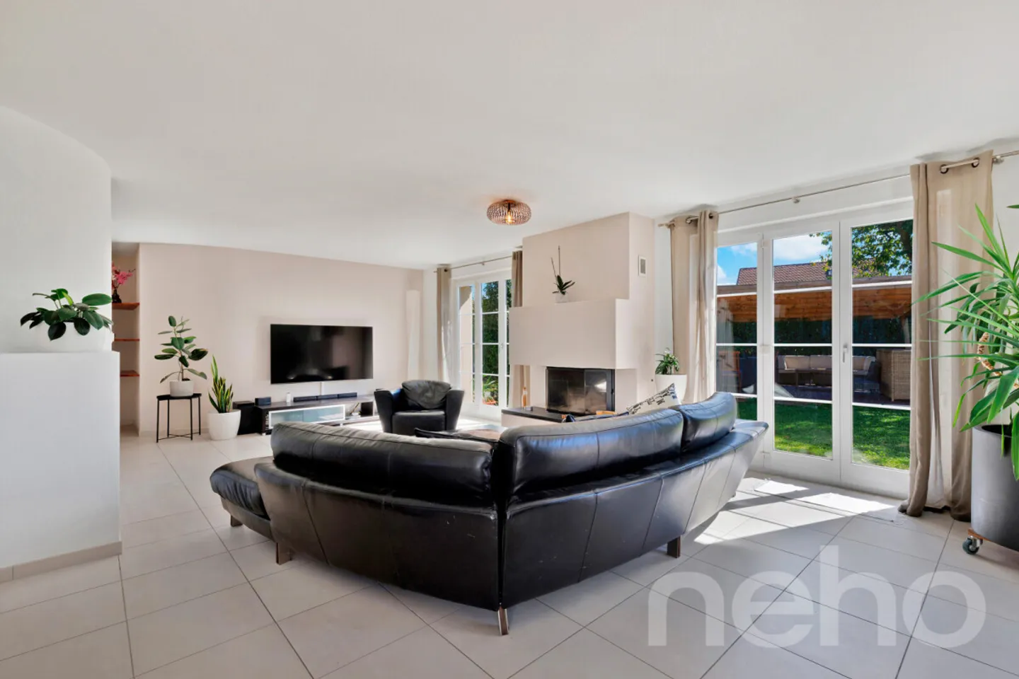 Magnifica casa indipendente con piscina in assoluta tranquillità a Denens - Foto 2 di 13