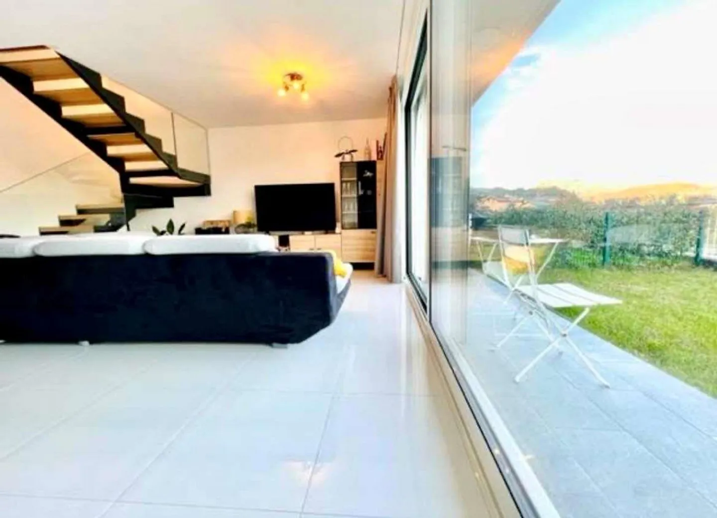 Nouvelle villa de maison de ville avec jardin sur le toit et jardin privé - Photo 1 sur 13