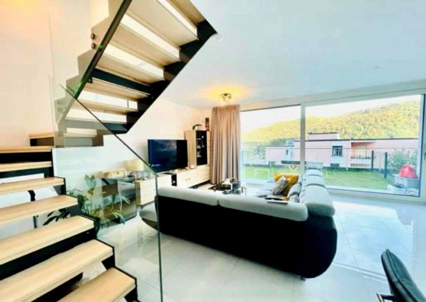 Nouvelle villa de maison de ville avec jardin sur le toit et jardin privé - Photo 3 sur 13