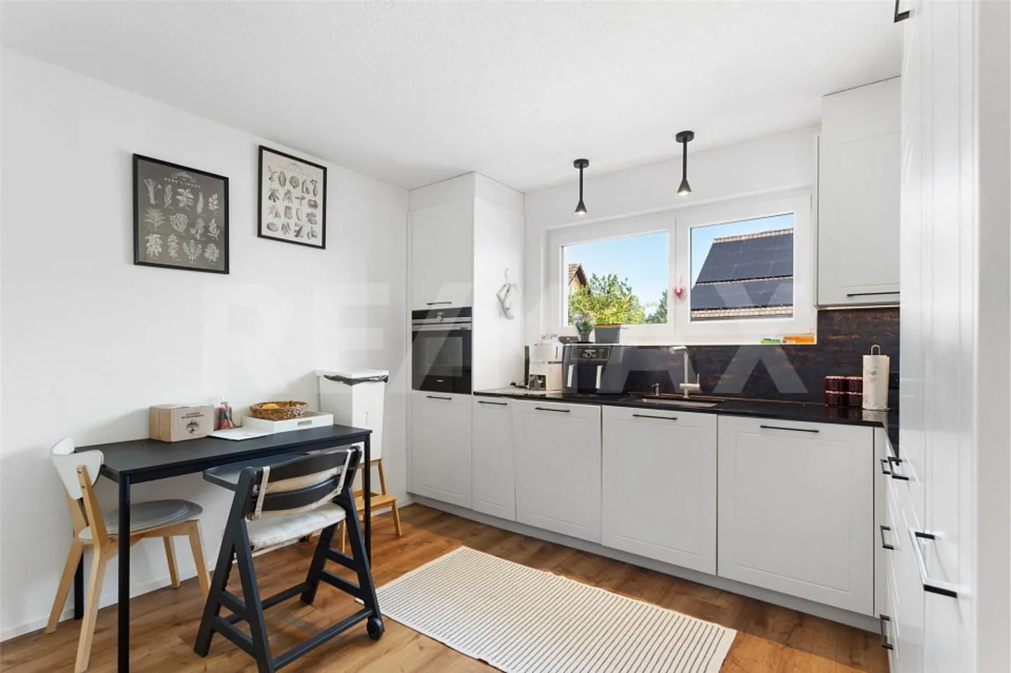 Spacious Family Home with Pool - Photo 10 of 13