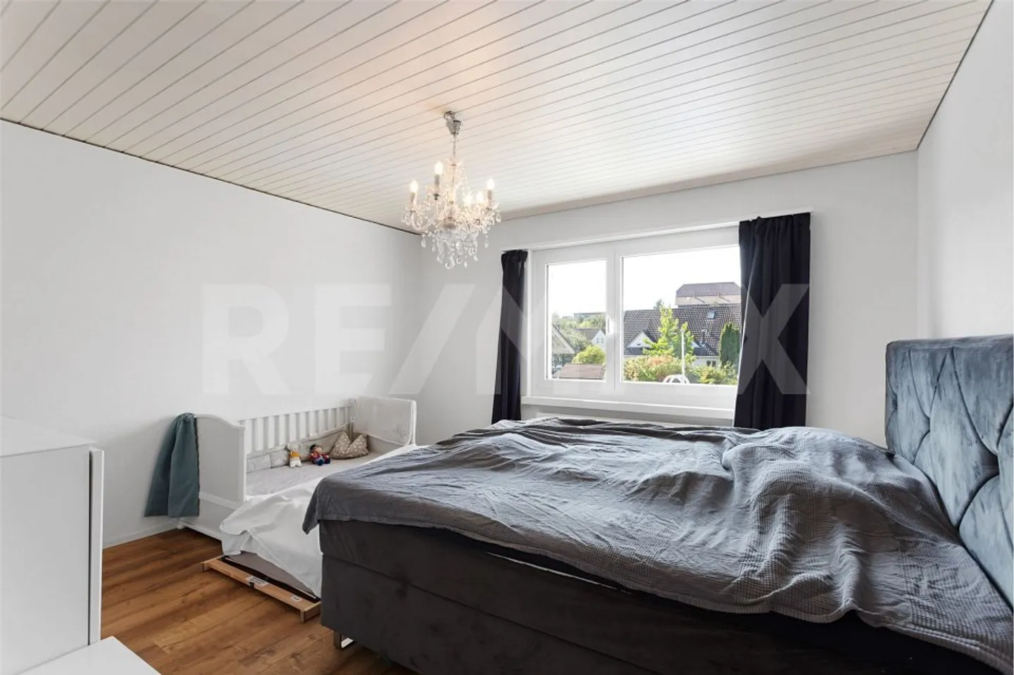 Spacious Family Home with Pool - Photo 11 of 13