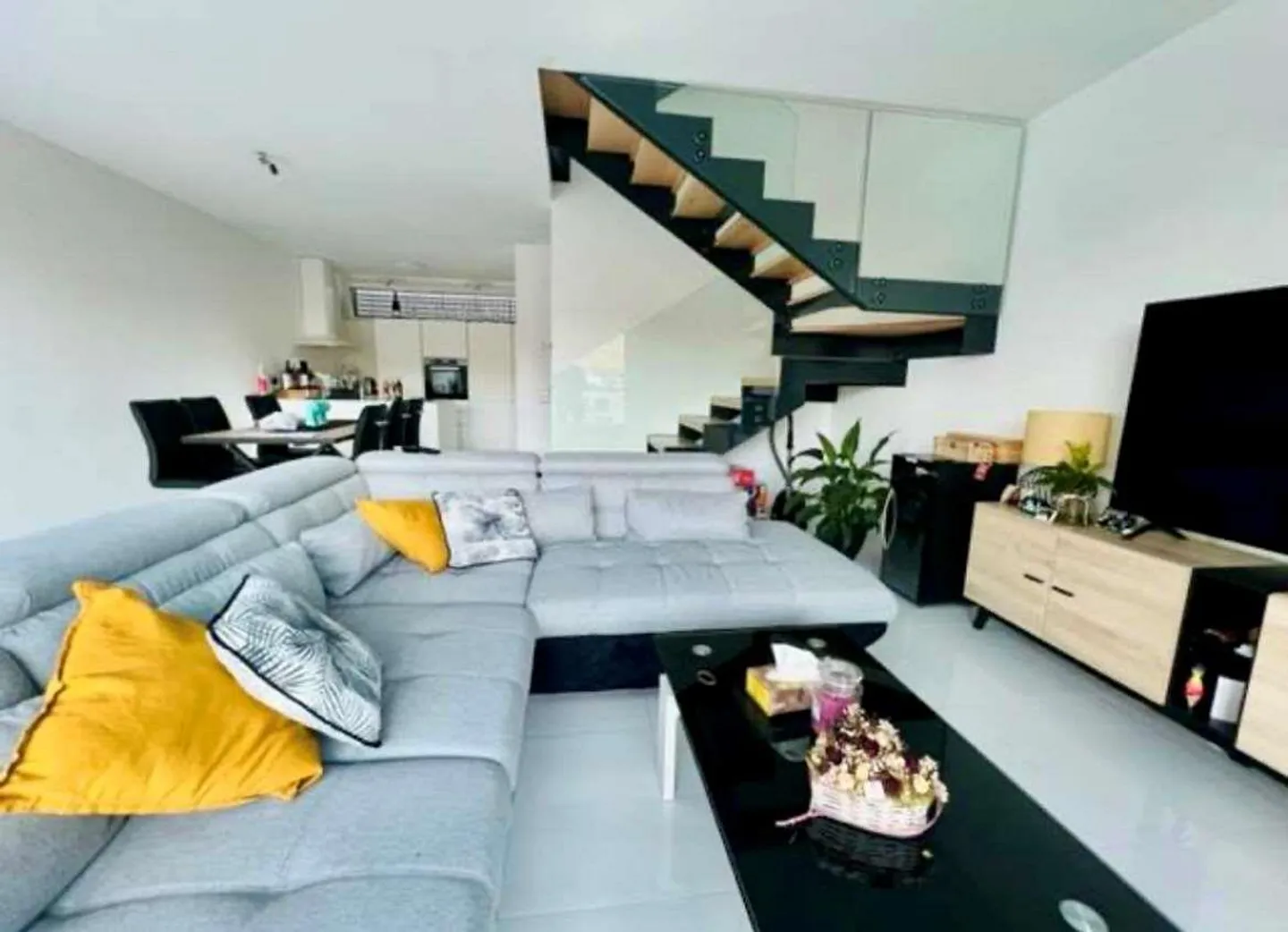 Nouvelle villa de maison de ville avec jardin sur le toit et jardin privé - Photo 9 sur 13