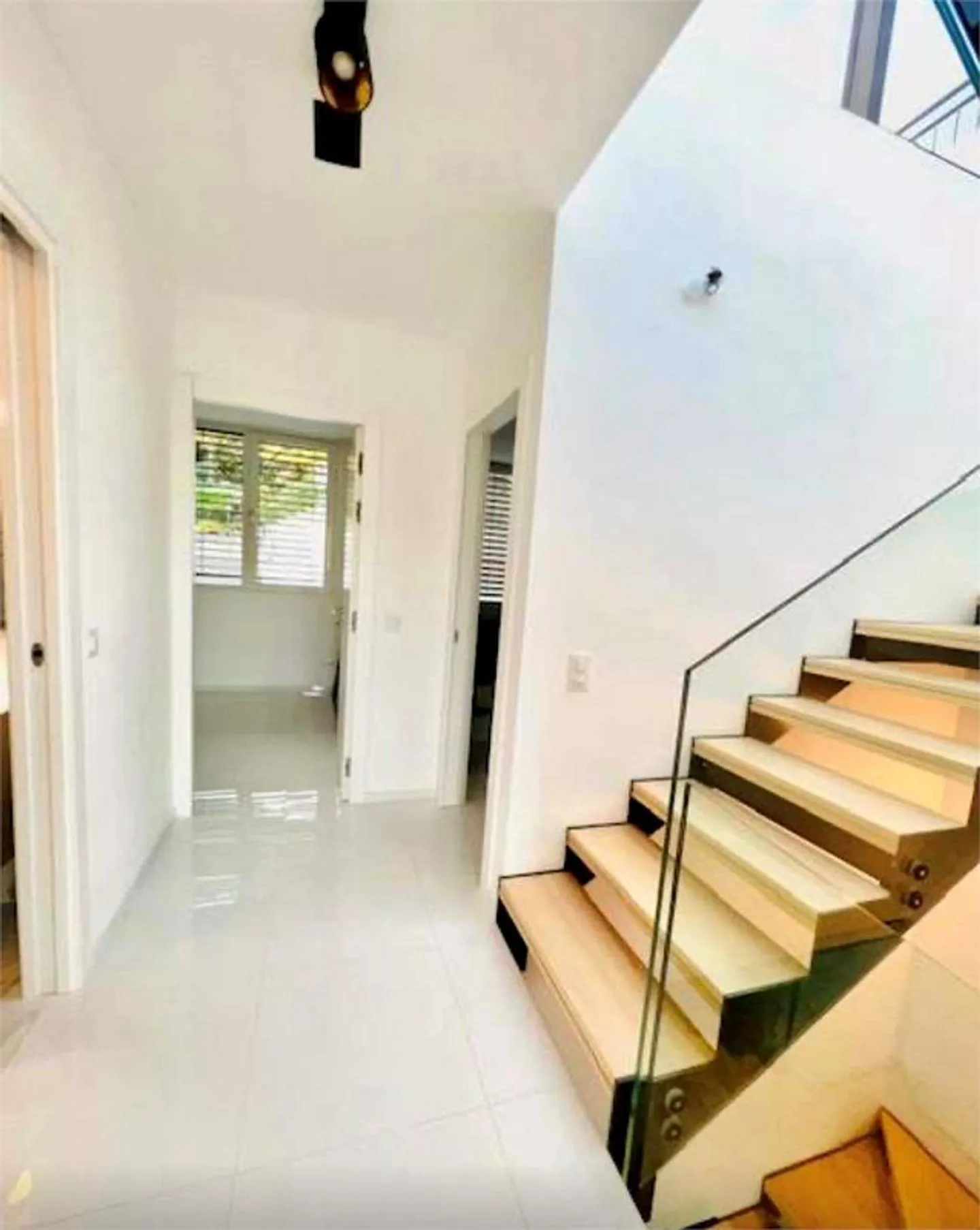 Nouvelle villa de maison de ville avec jardin sur le toit et jardin privé - Photo 10 sur 13