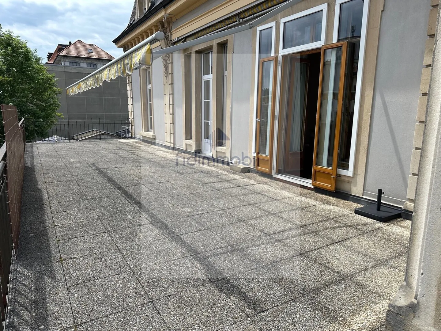 Un appartamento di carattere nel cuore di La Chaux-de-Fonds - Foto 3 di 21