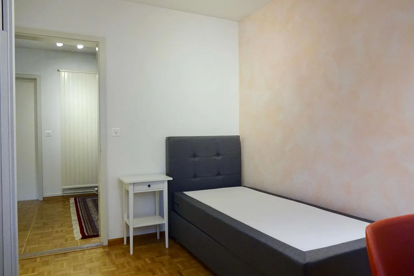 Chambre meublée dans un appartement modernisé dans un emplacement de choix - Photo 3 sur 13