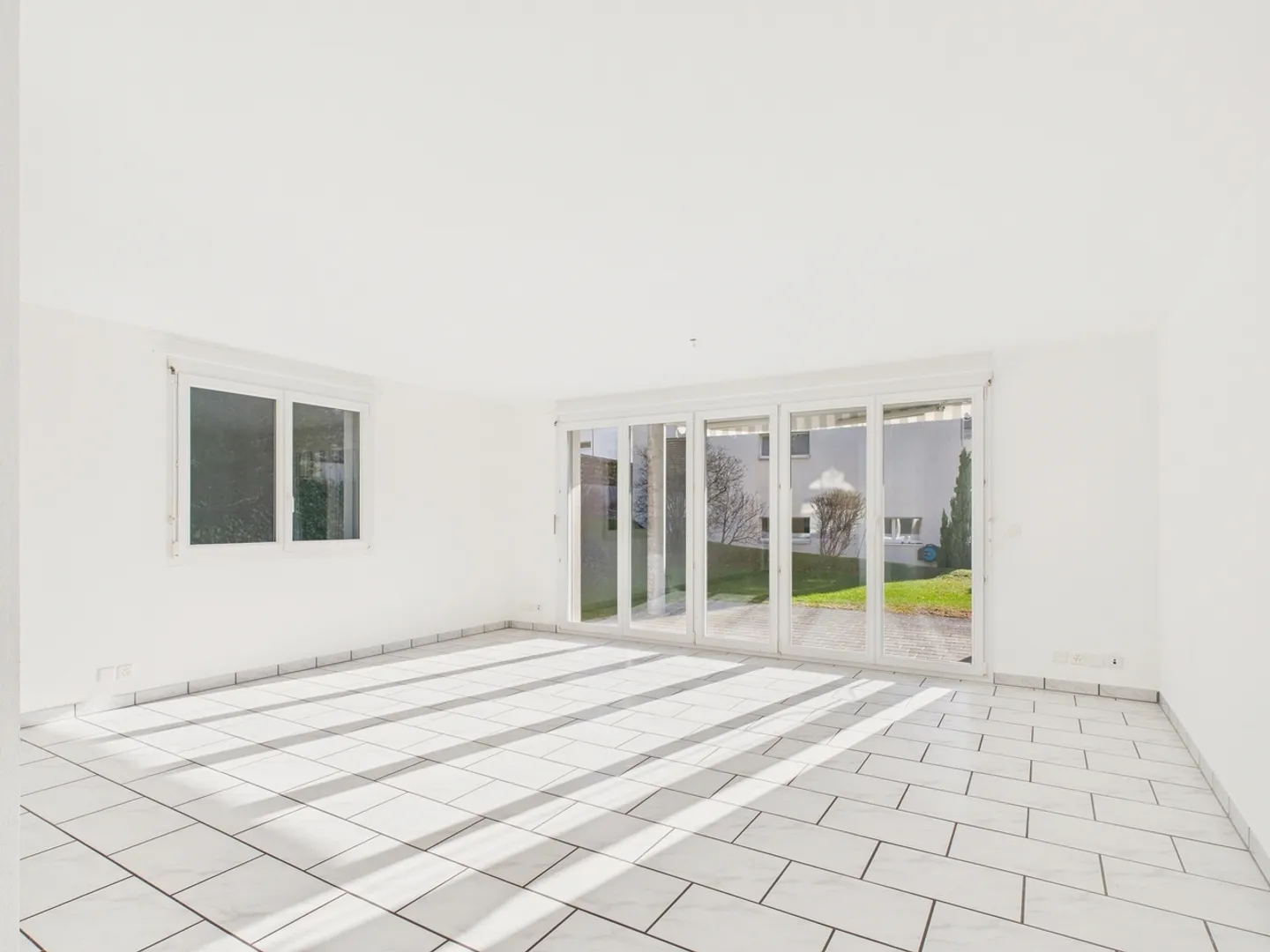 Wunderschöne 3.5-Zimmer-Wohnung im EG an ruhiger, sonniger Lage in Zizers - Foto 1 von 11