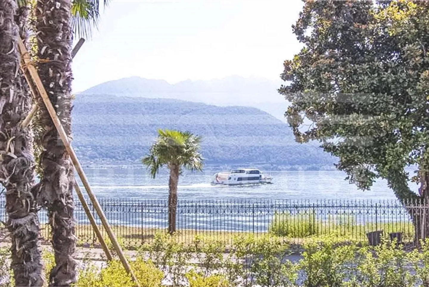 Elegant Apartment by the Lake, Ideal as a Holiday Home - Photo 18 of 20