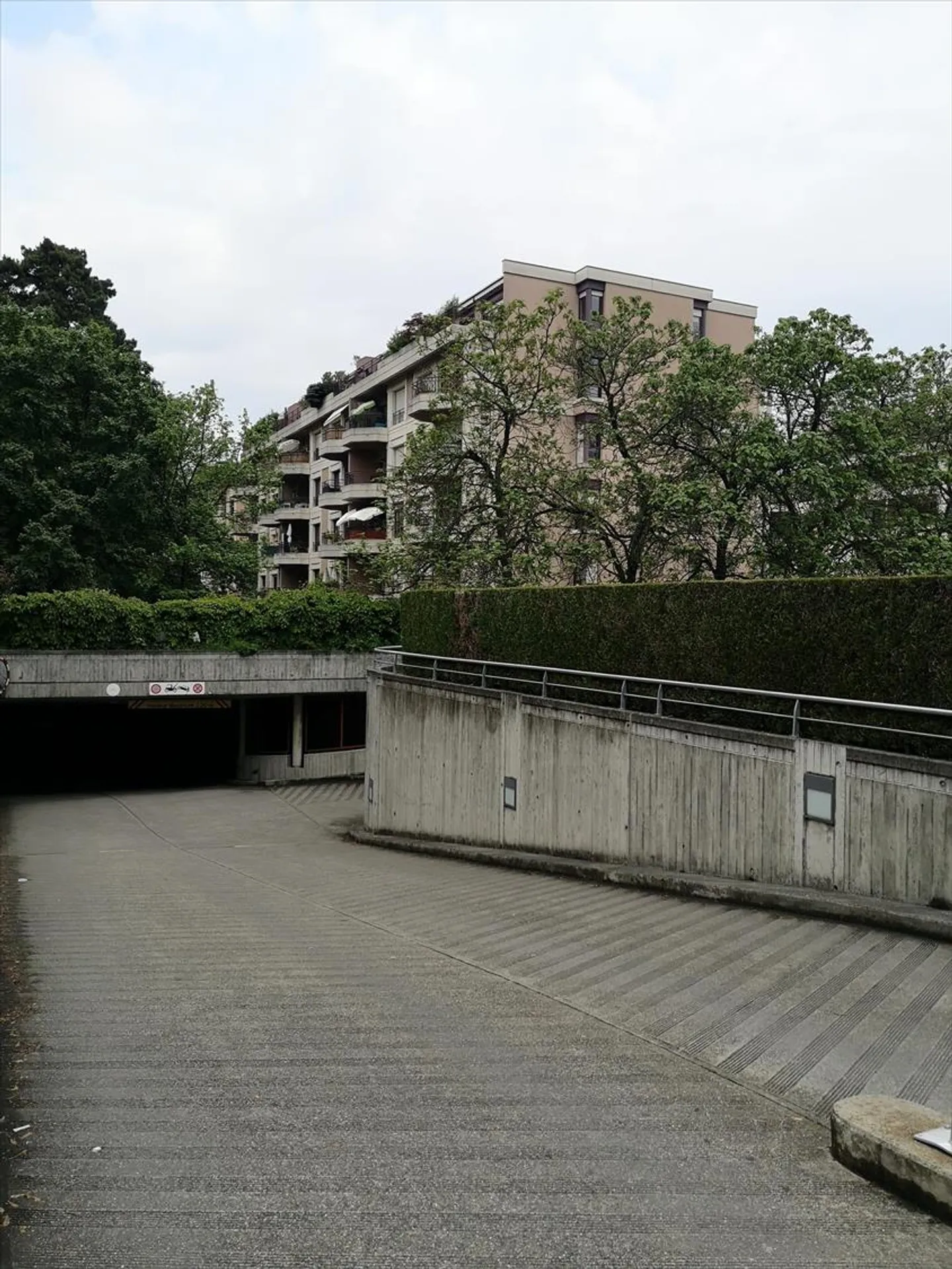 Parking spaces in the basement in Grange-Canal - Photo 1 of 2