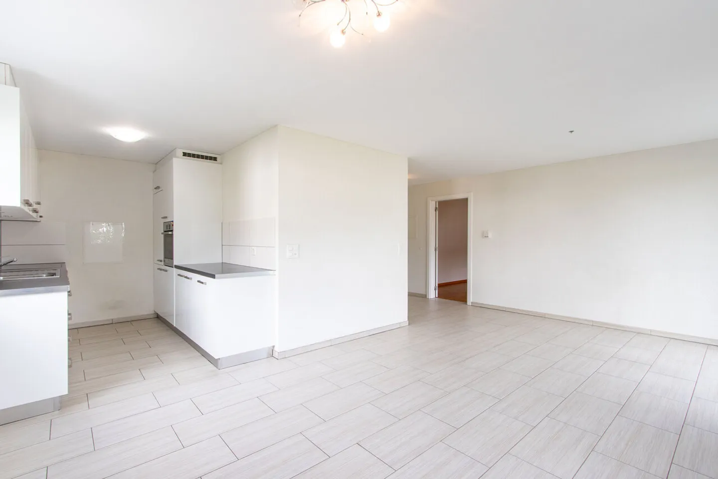 2.5-room apartment with generous garden area at the foot of Mont-Vully - Photo 4 of 11
