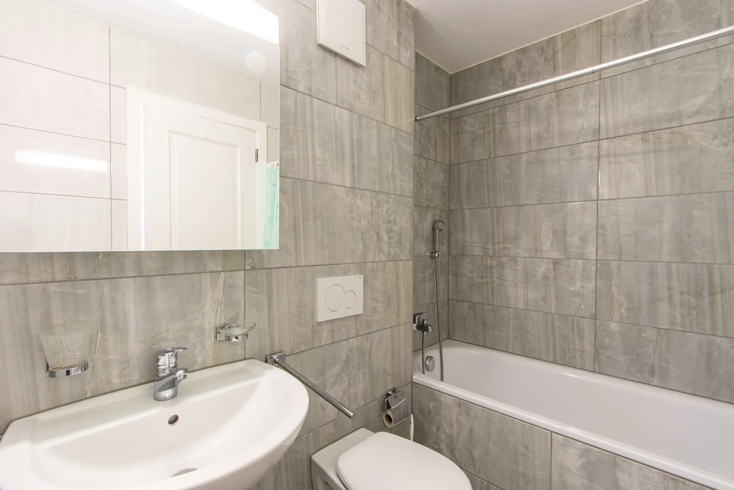2.5-room apartment with generous garden area at the foot of Mont-Vully - Photo 7 of 11