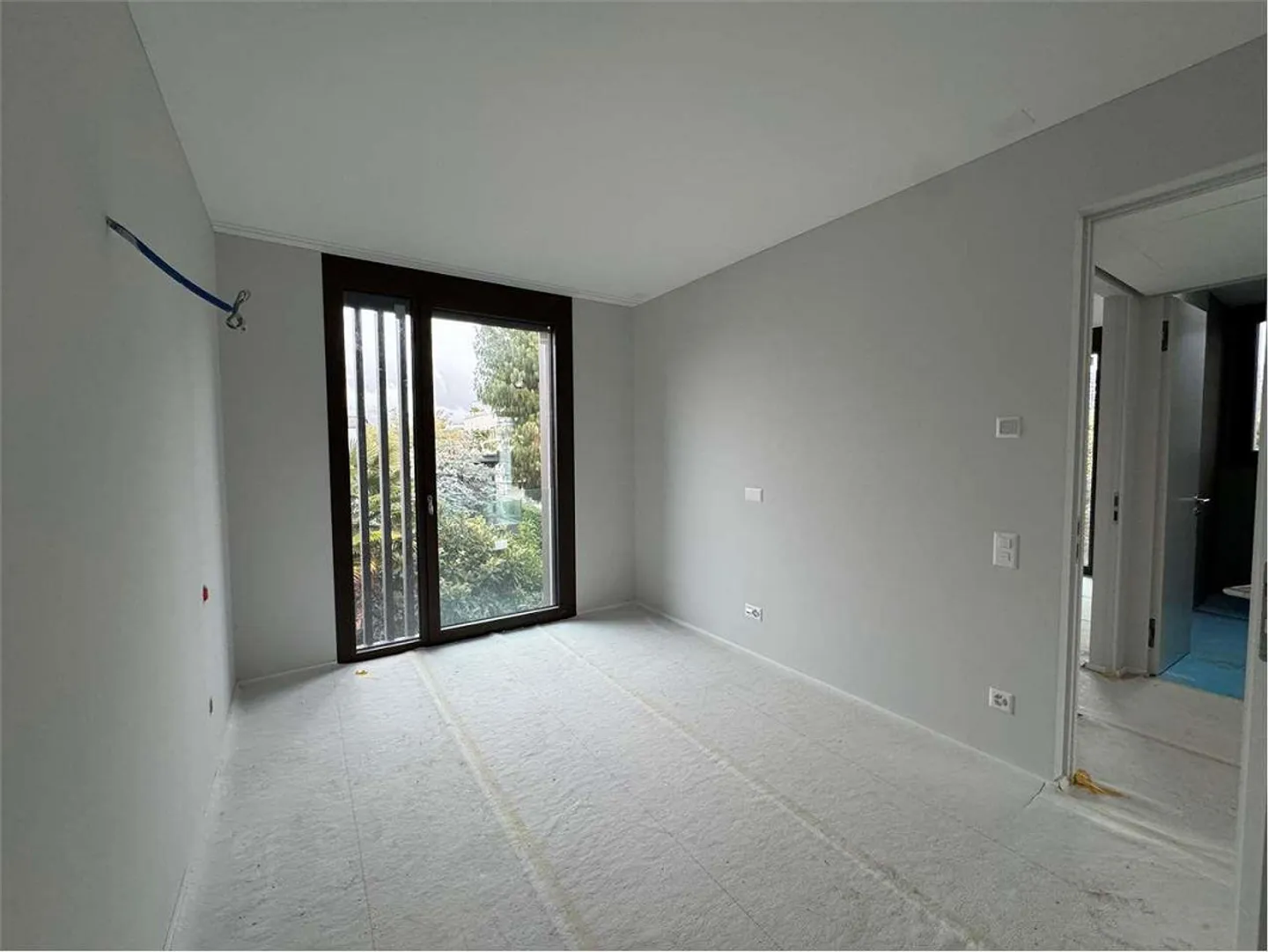 Modernes Apartment mit Garten - Foto 3 von 8