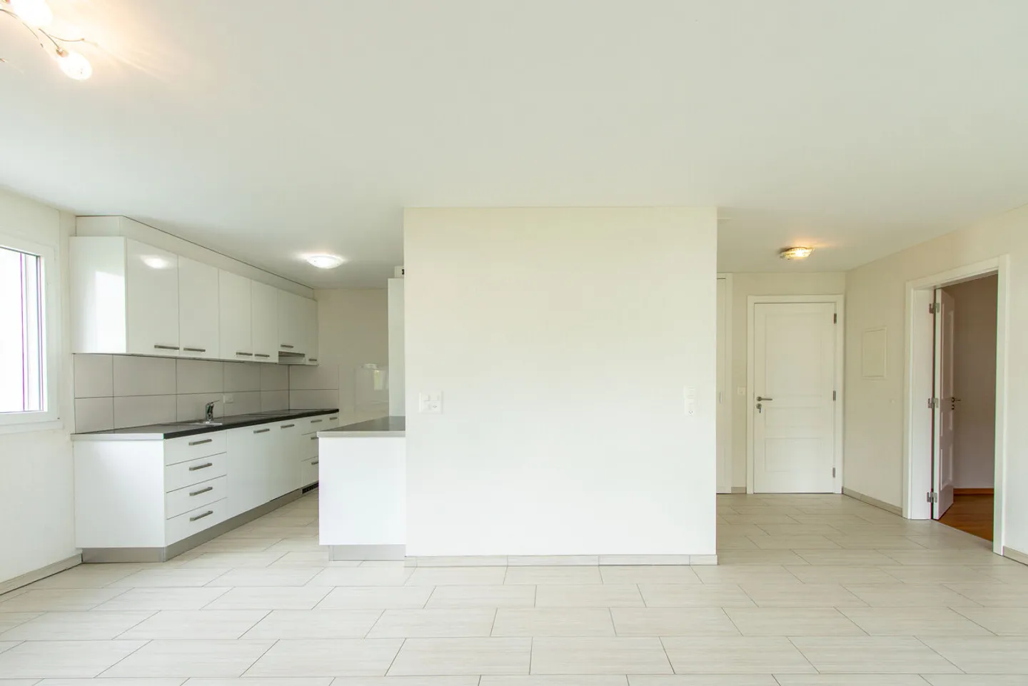 2.5-room apartment with generous garden area at the foot of Mont-Vully - Photo 3 of 11