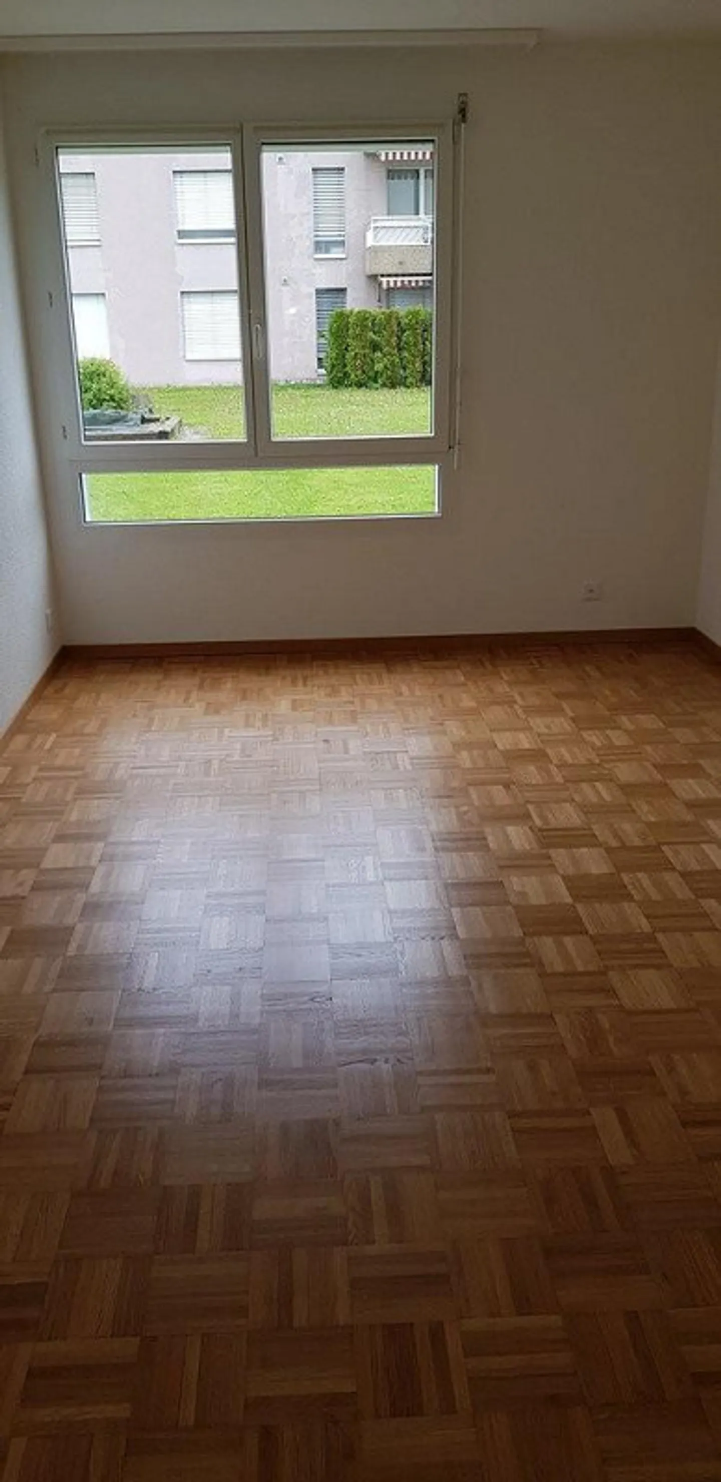 Charming 4.5-room apartment on the ground floor with terrace - Photo 6 of 9