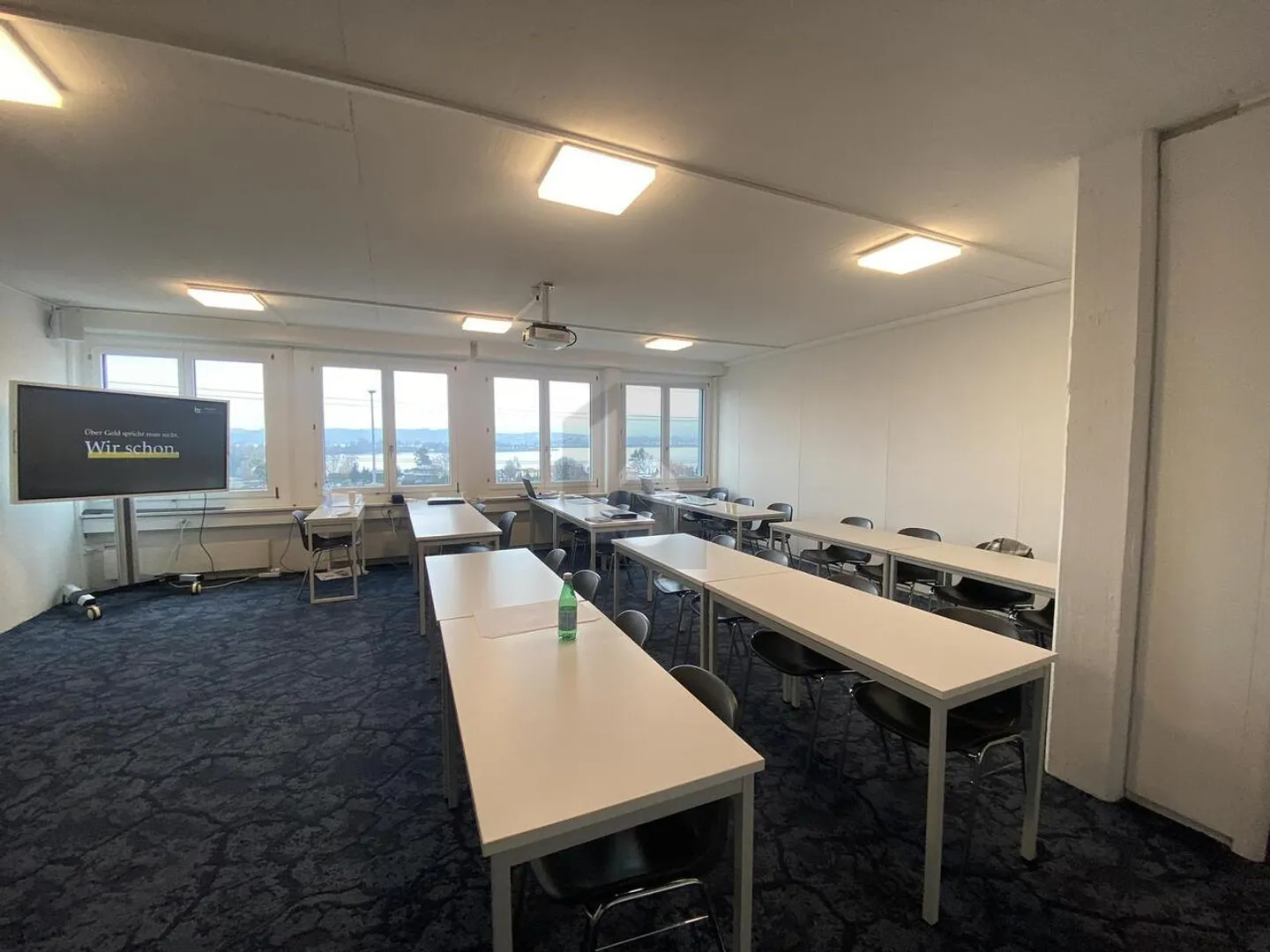 Espace Représentatif avec Vue sur le Lac - Photo 3 sur 4