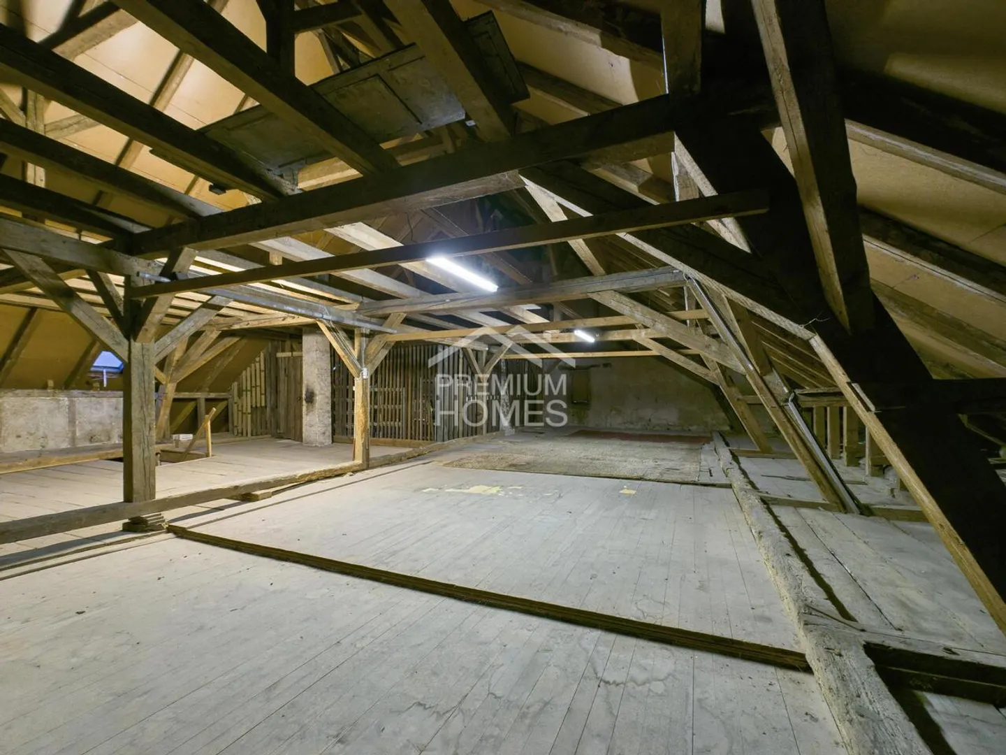 Multi-family house in Buckten with huge development potential - Photo 8 of 9