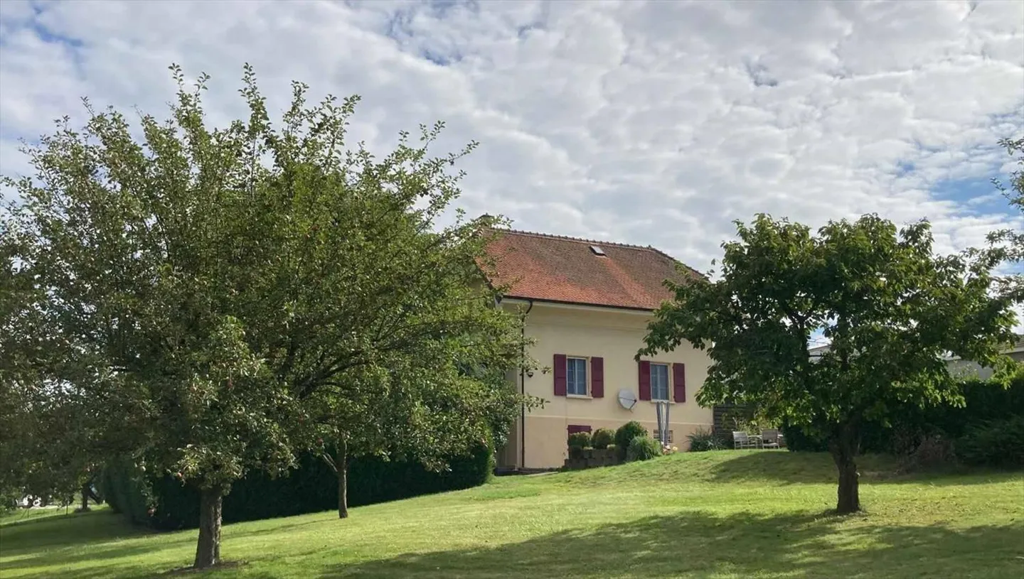 Single-family house with 4.5 rooms, terrace and garden - Photo 1 of 12