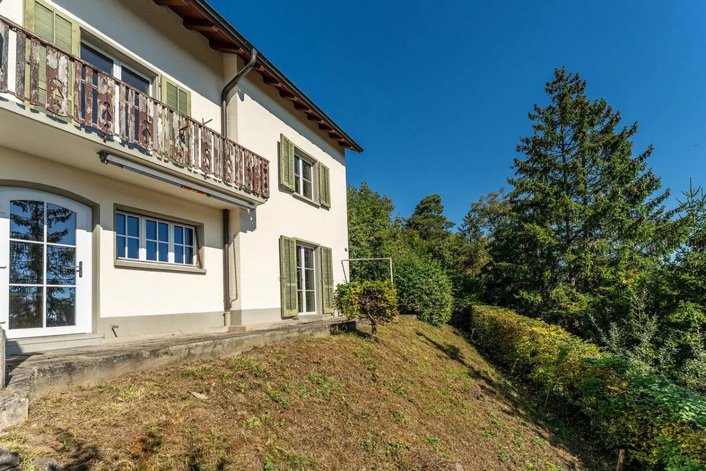 Charmantes EFH mit Ausbaupotenzial und traumhafter Aussicht - Foto 1 von 12