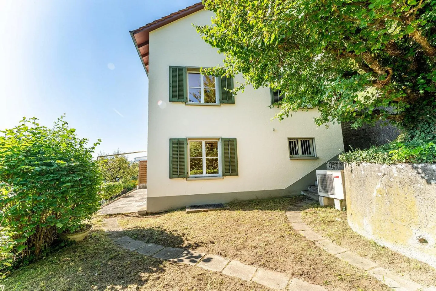 Charmantes EFH mit Ausbaupotenzial und traumhafter Aussicht - Foto 2 von 12