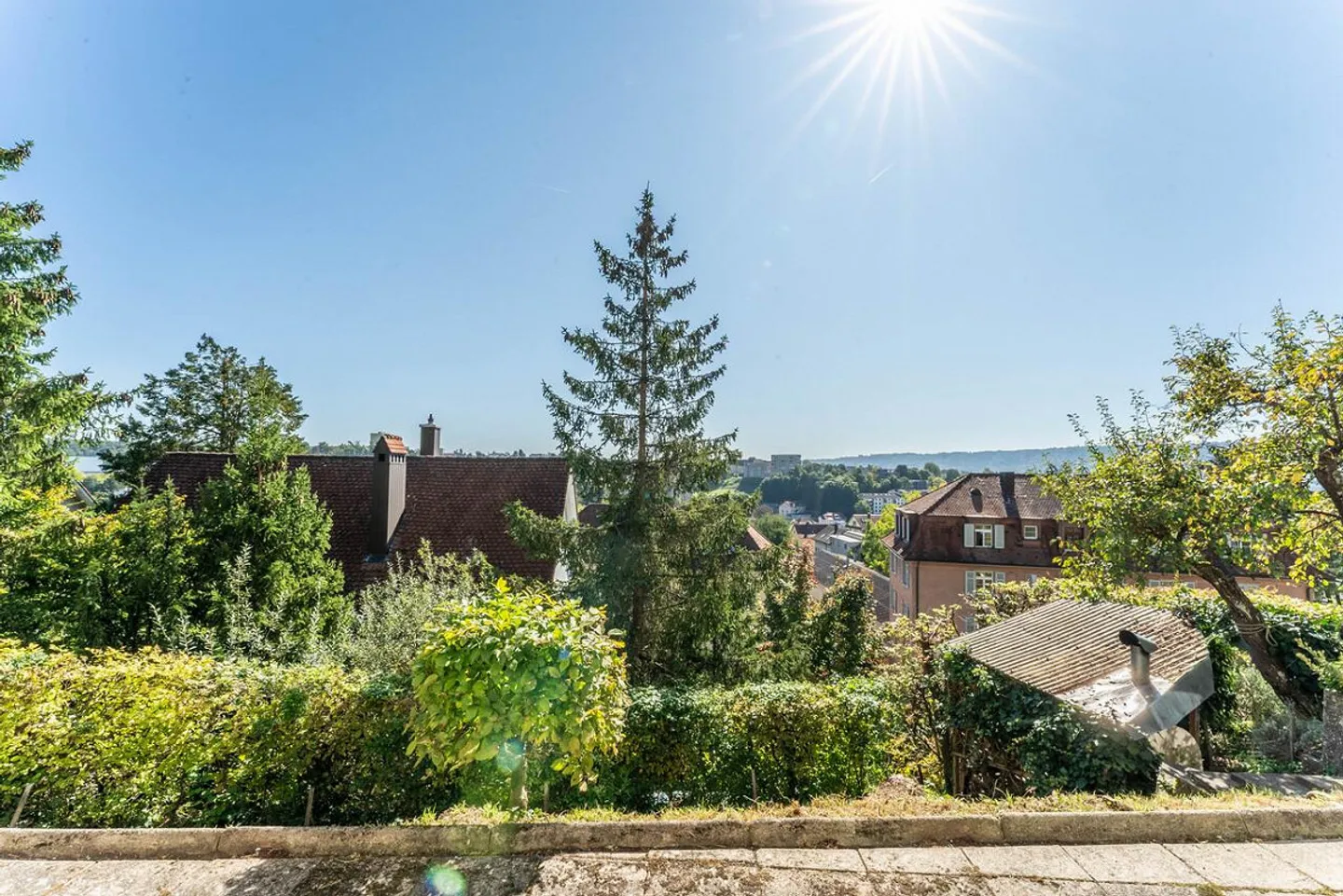 Charmantes EFH mit Ausbaupotenzial und traumhafter Aussicht - Foto 3 von 12