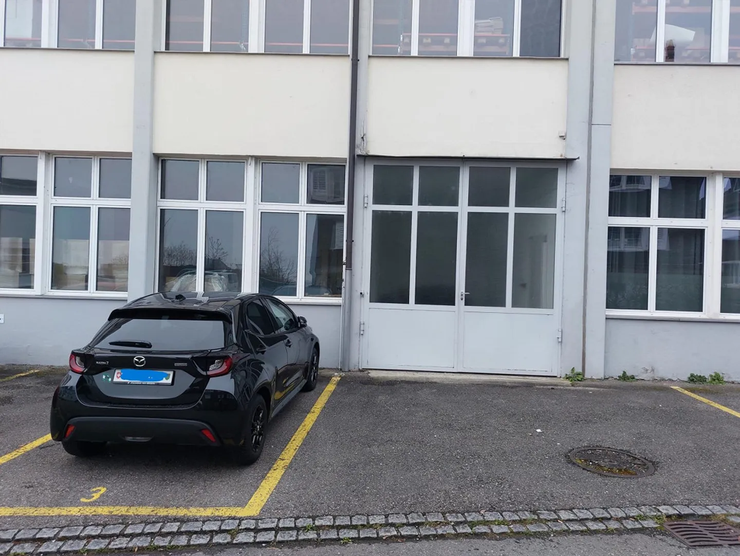 Commercial space with gate near the lake - Photo 5 of 7