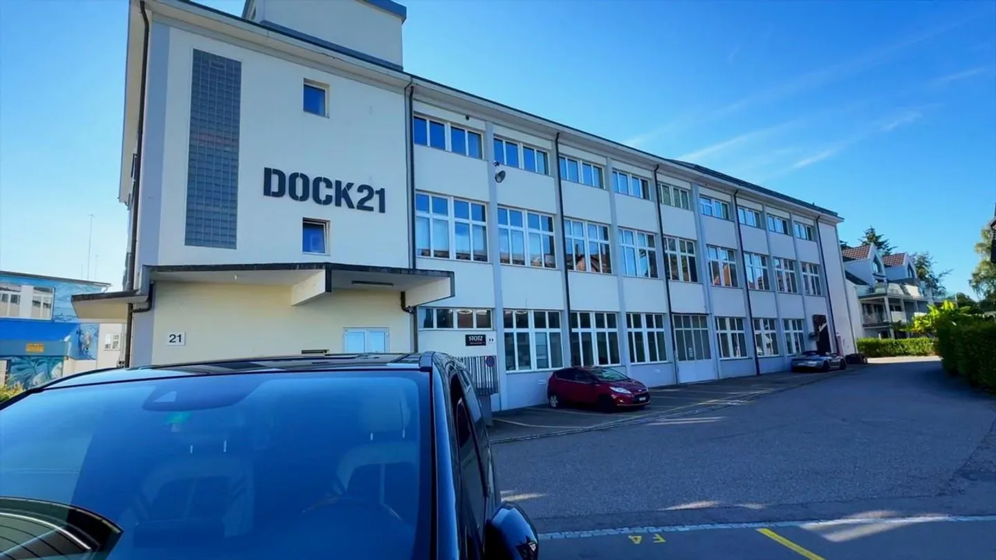 Commercial space with gate near the lake - Photo 7 of 7