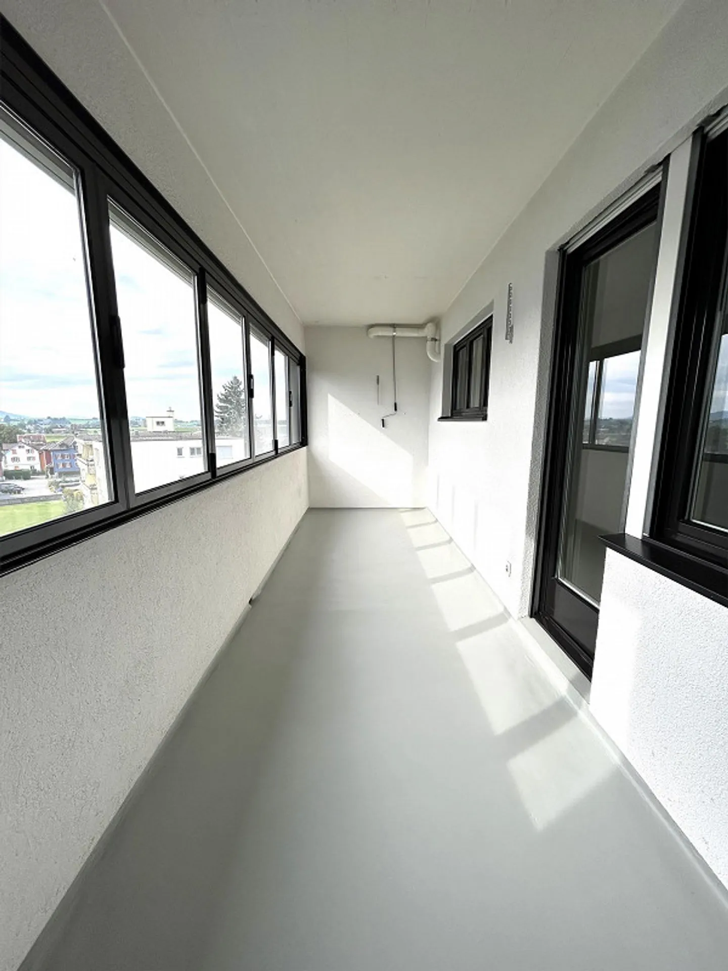 Balcone soleggiato in via Tulipano - Foto 2 di 7