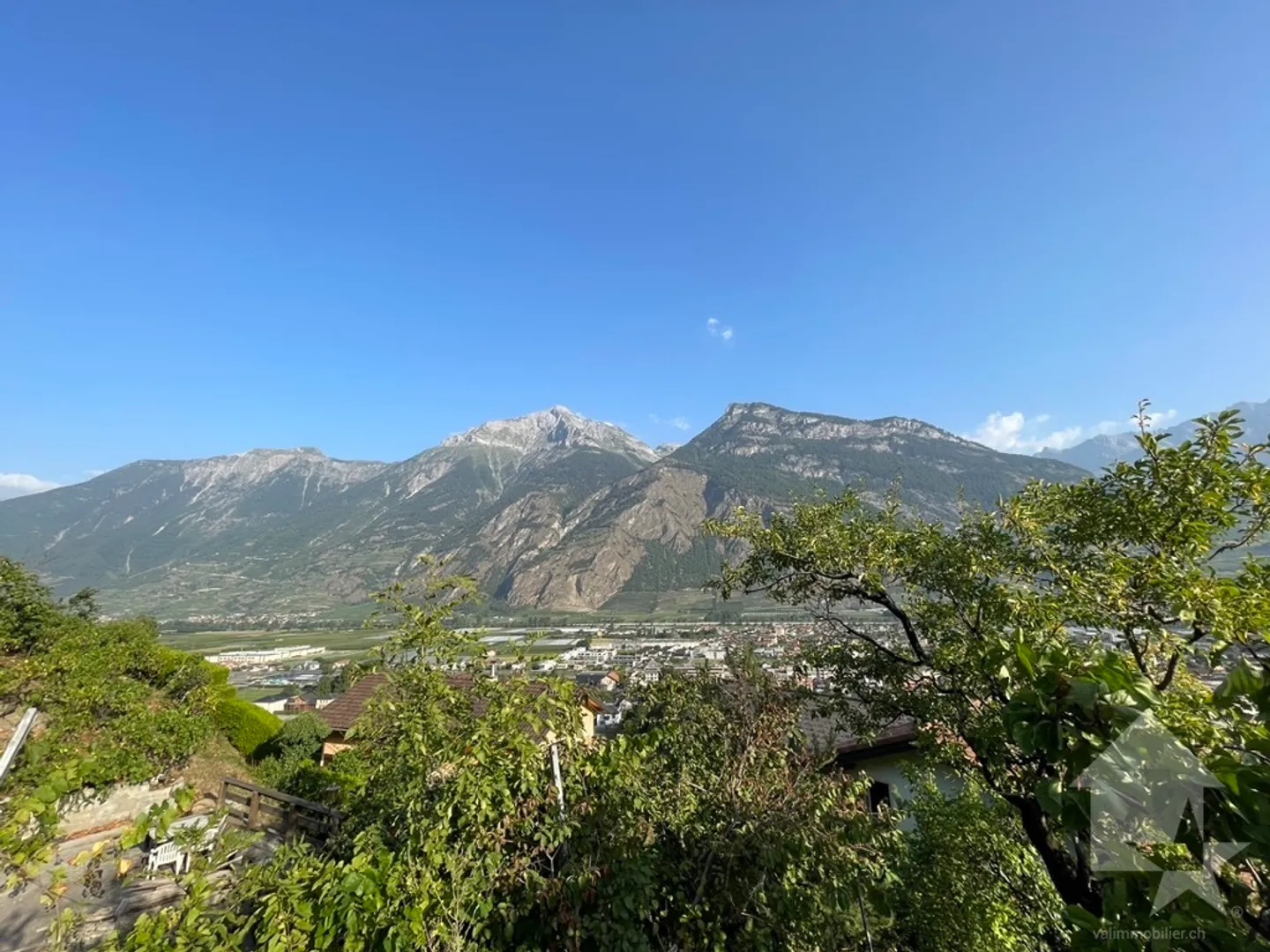 Appartamento 4,5 stanze con 133m2 e giardino di 176m2 e 2 posti auto - Foto 5 di 8