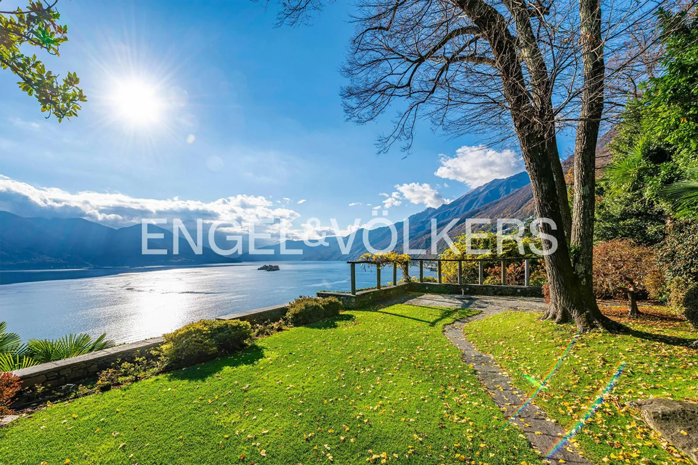 Villa rénovée de manière exclusive et de haute qualité avec vue imprenable sur le lac (42) - Photo 12 sur 13
