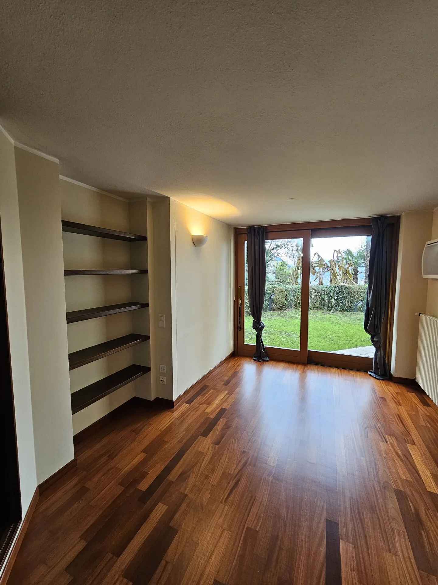 4.5 Rooms with Lake View and Garden - Photo 4 of 8