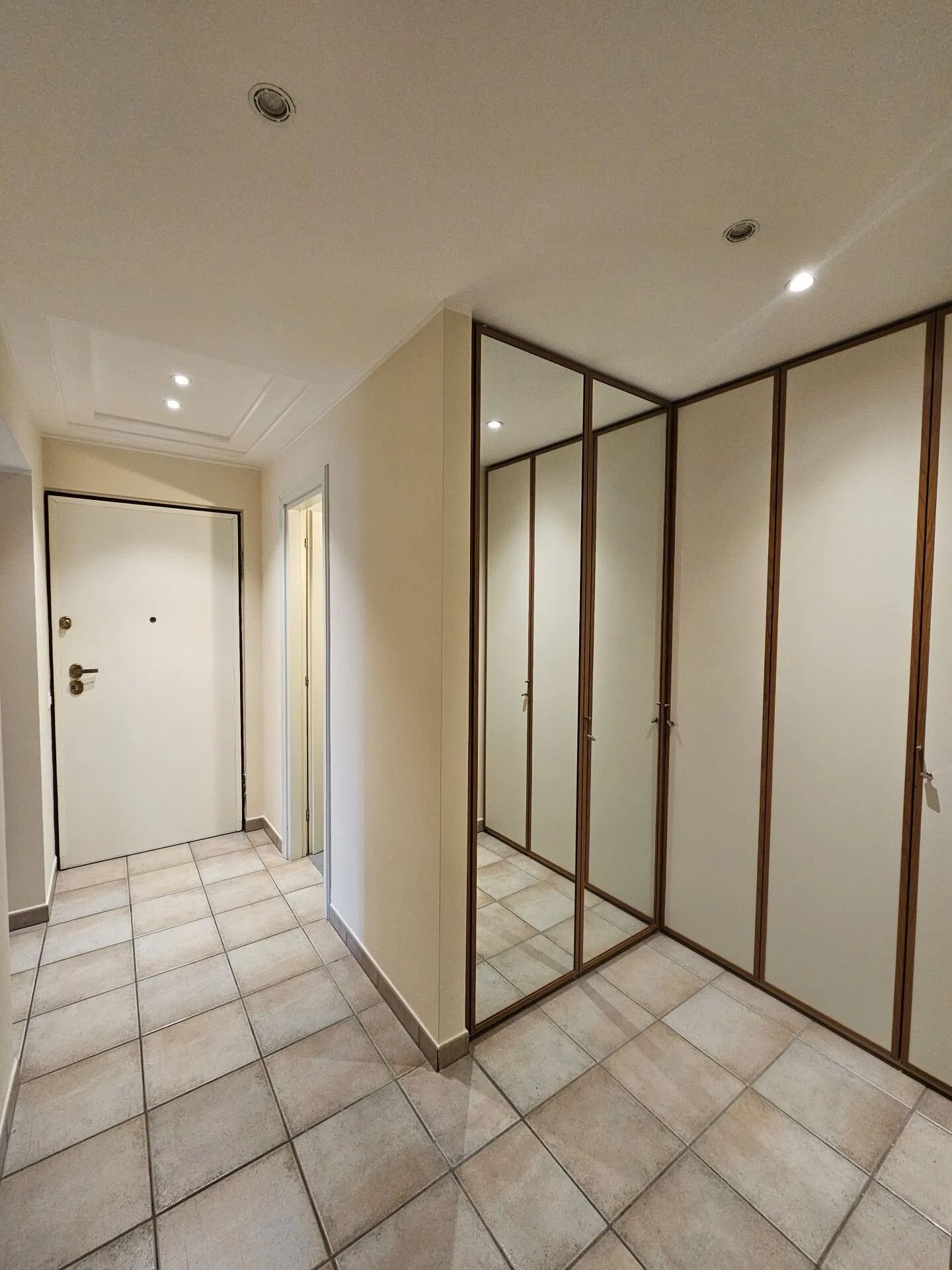 4.5 Rooms with Lake View and Garden - Photo 7 of 8