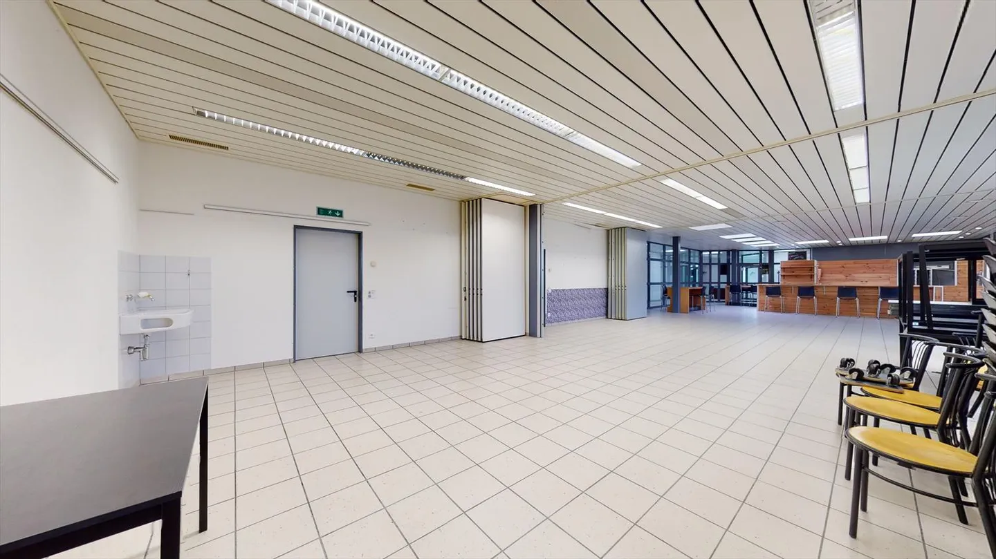 Here you will find a restaurant an ideal place with courtyard. - Photo 5 of 13