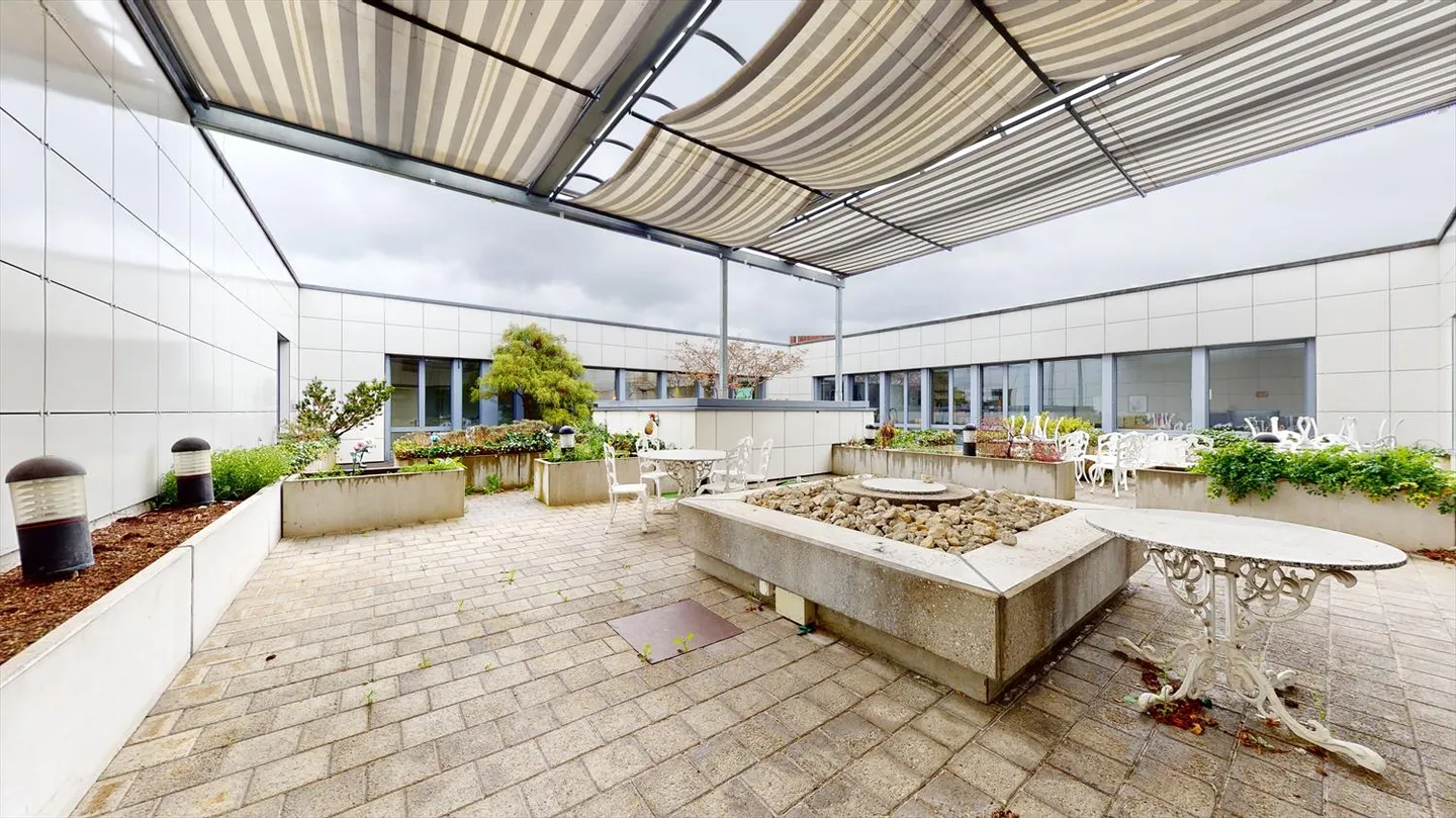 Here you will find a restaurant an ideal place with courtyard. - Photo 8 of 13