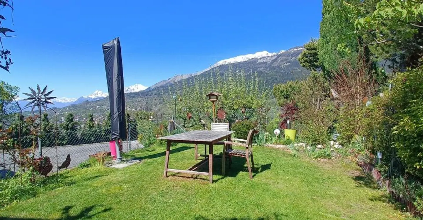 RARE! 4,5-Zimmer-Haus mit Charakter, Aussicht und Garten im Zentrum von Icogne, ruhiges Dorf zwischen Sion und Crans-Montana - Foto 3 von 6