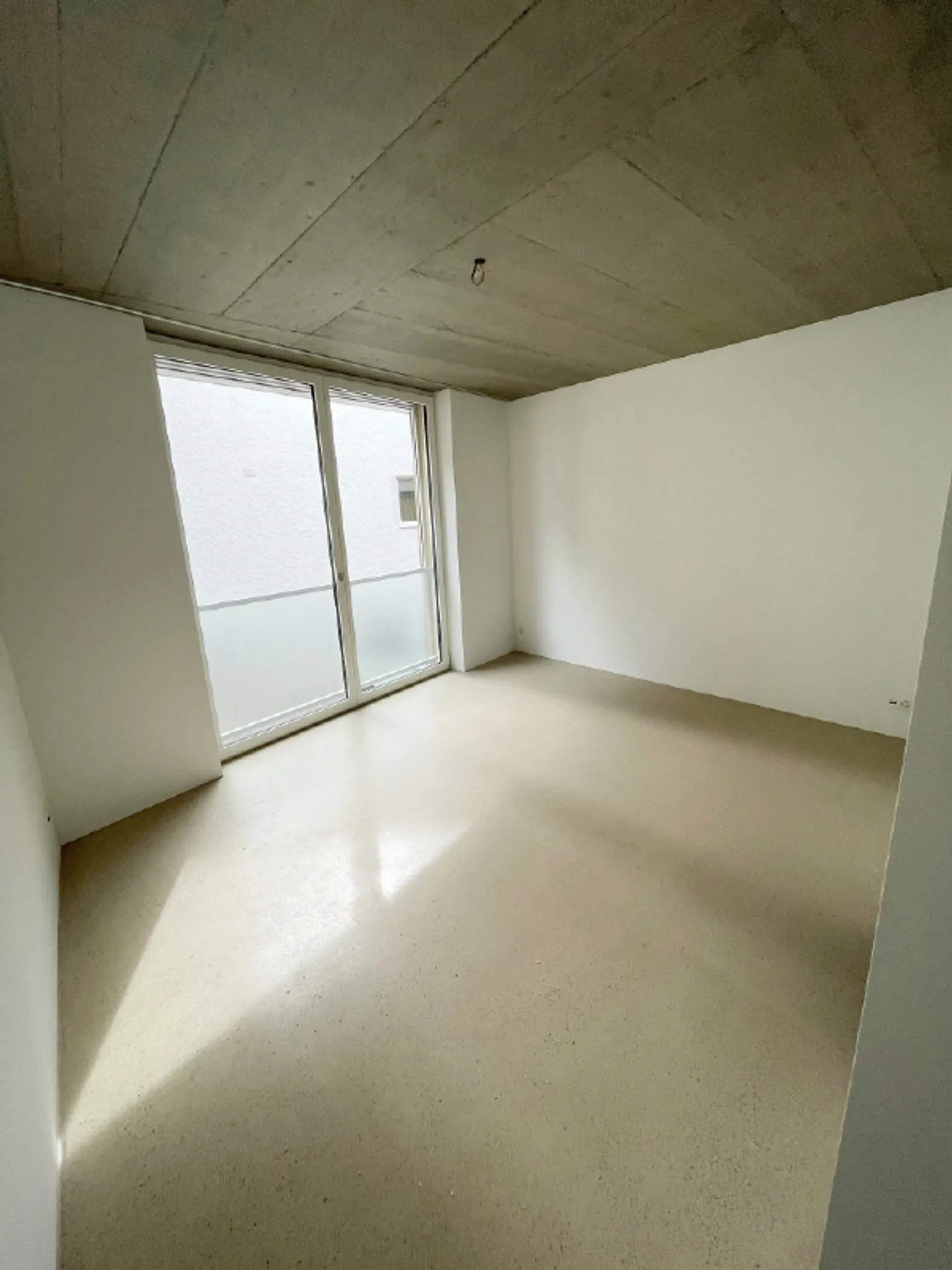 Appartement 2.5 pièces - Foto 2 von 6