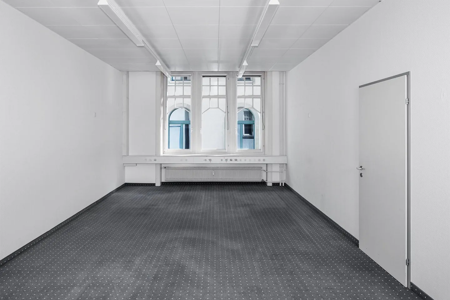 Bright office spaces are waiting for you! - Photo 5 of 8