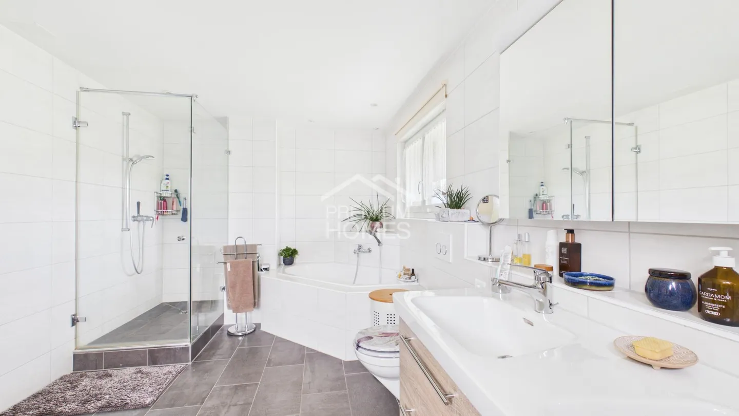 Modern Family Home in Quiet Area - Photo 9 of 10