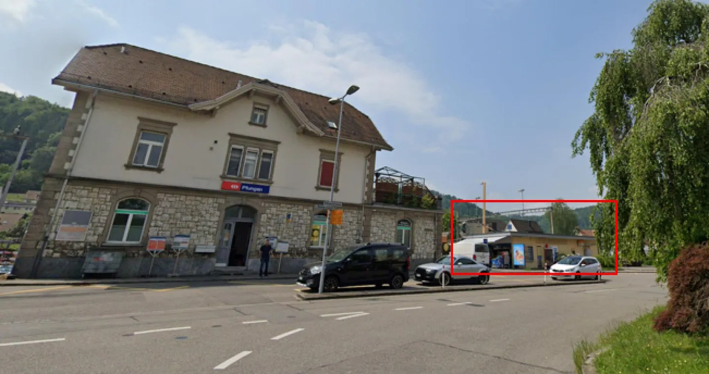 Nouvel espace commercial directement à la gare de Pfungen - Photo 1 sur 3