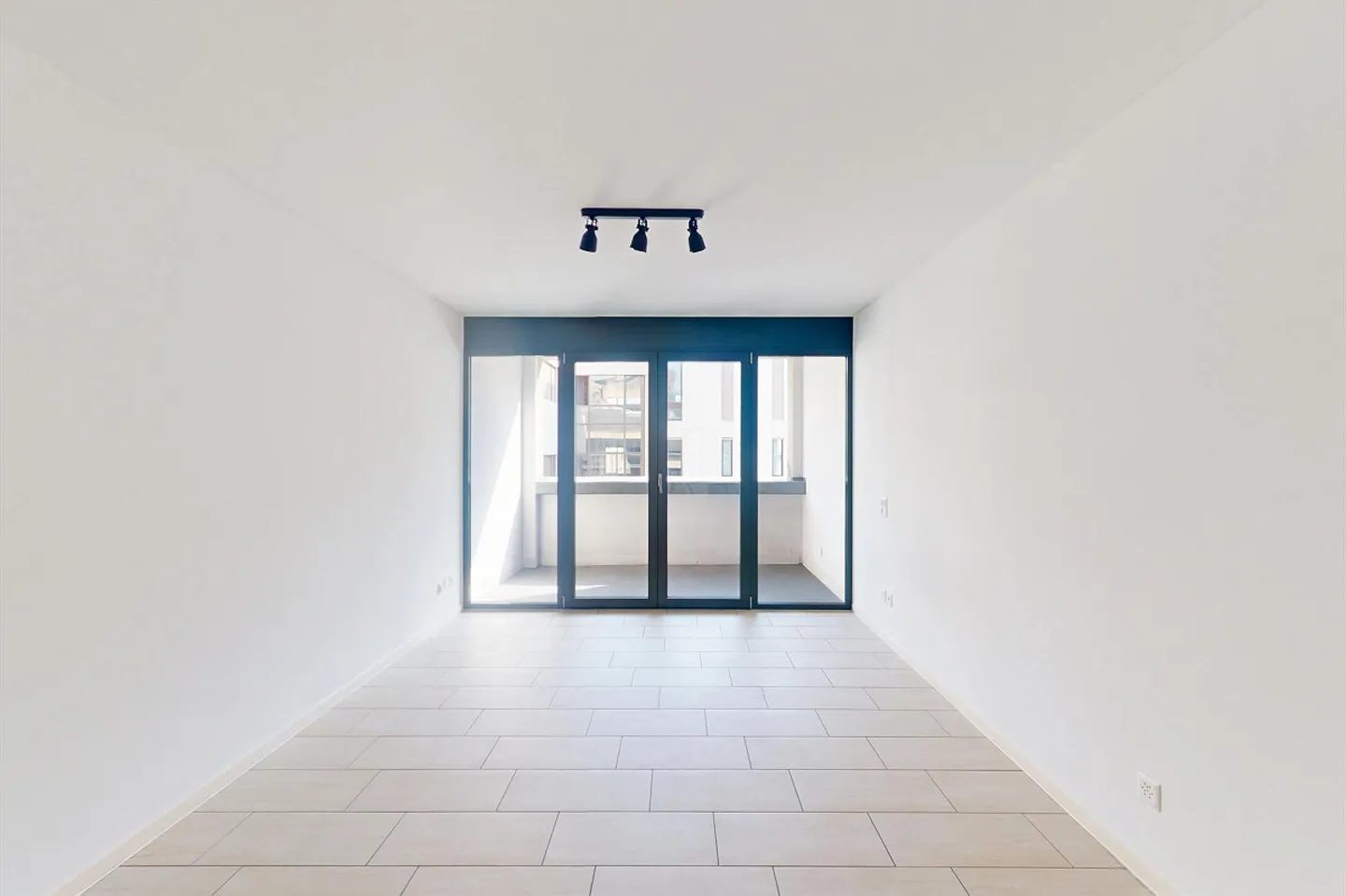 Comfort and practicality in the city center - Photo 3 of 6