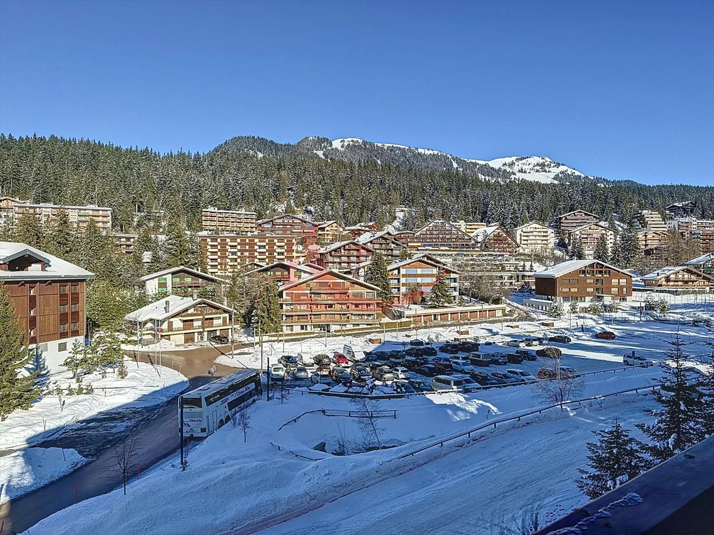 4.5 Room Apartment - Photo 1 of 9