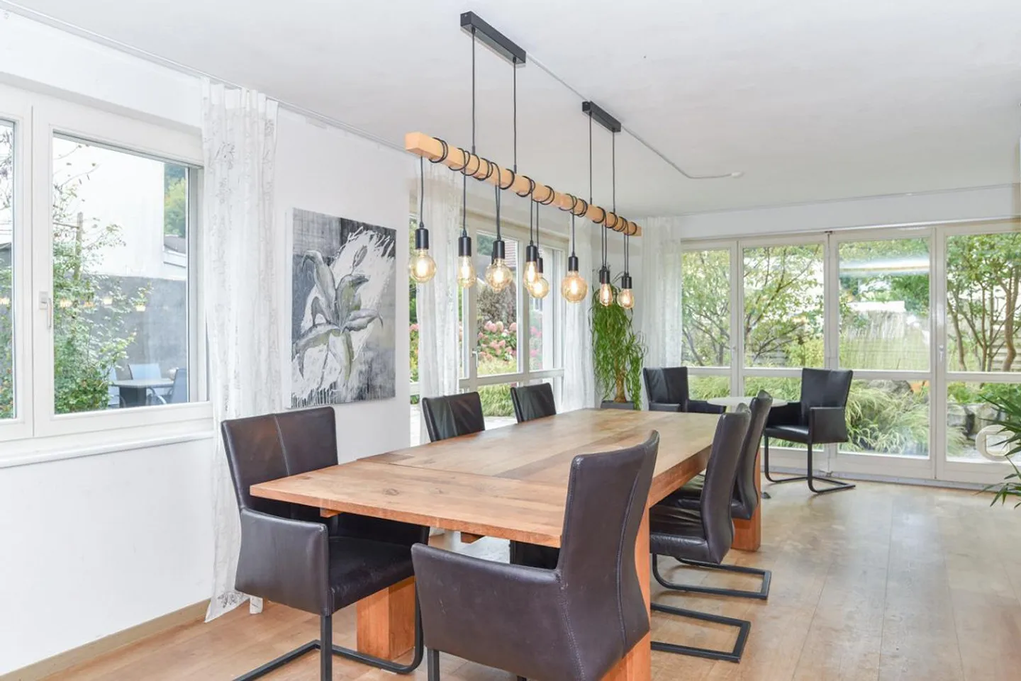 Renoviertes Zweifamilienhaus mit viel Platz und schönem Garten - Foto 5 von 16