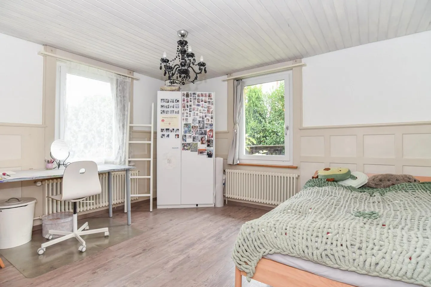 Renoviertes Zweifamilienhaus mit viel Platz und schönem Garten - Foto 9 von 16