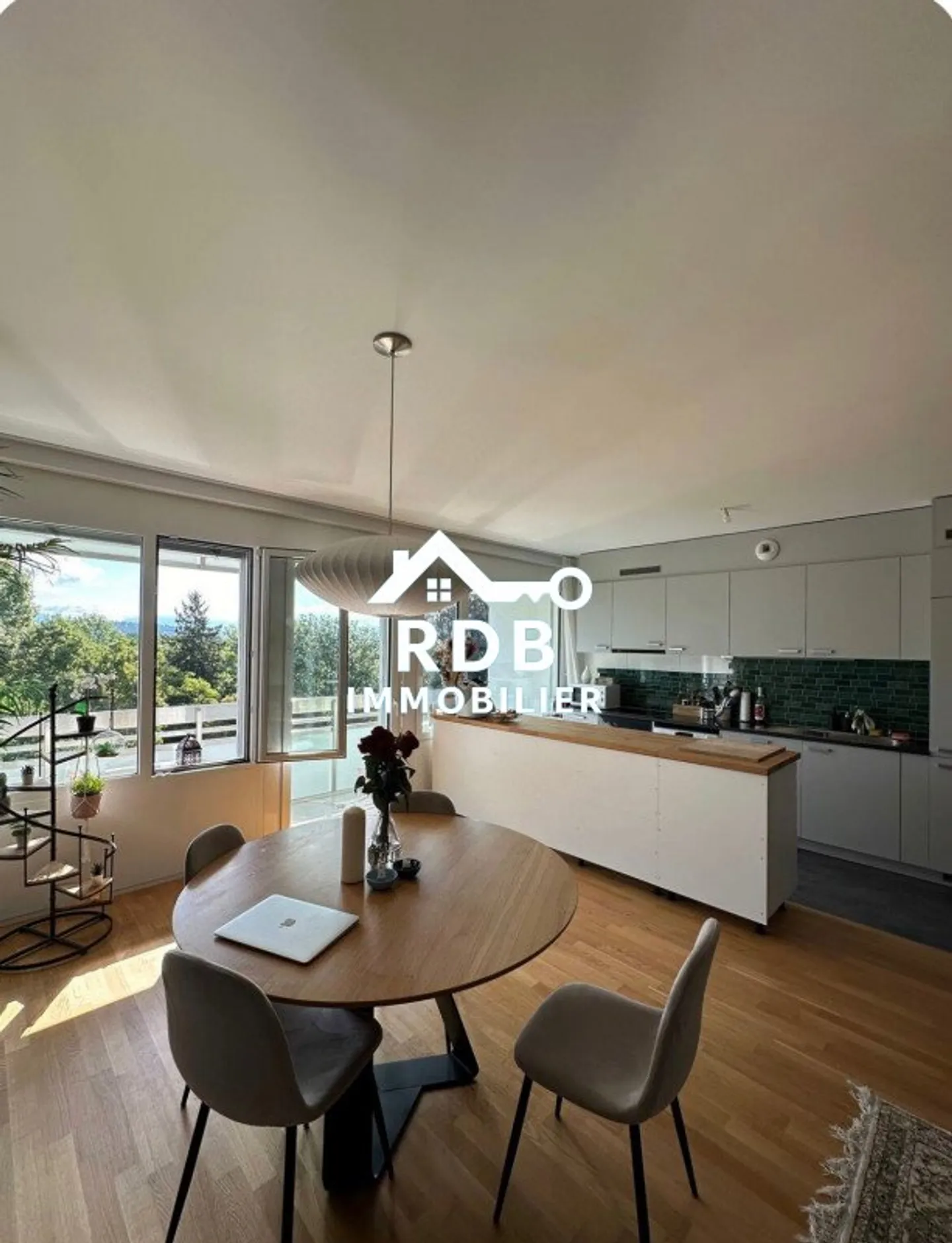 Appartement lumineux de 6 pièces - Photo 2 sur 6