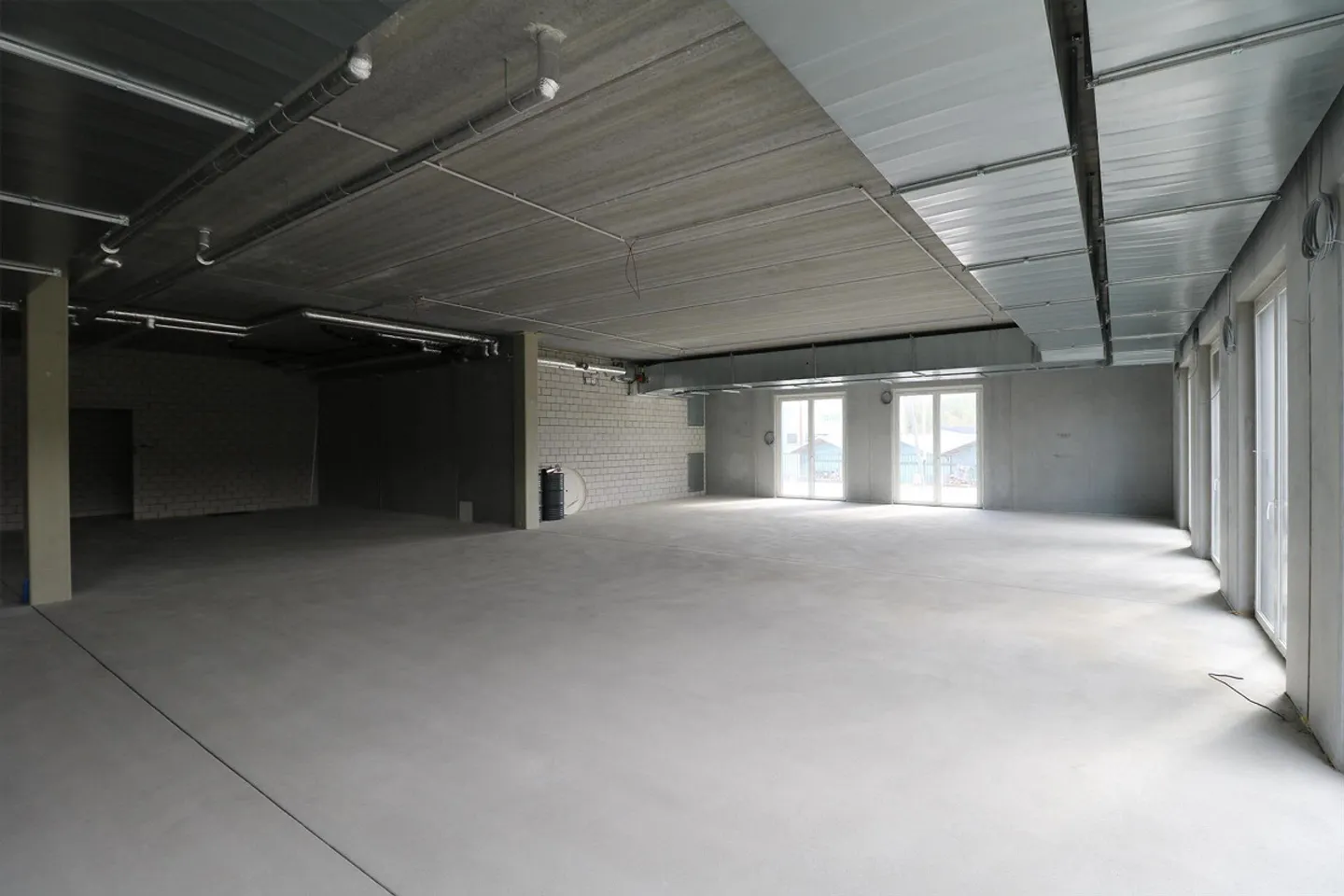 Espace commercial en état brut au stade de football de Schaffhouse - Photo 3 sur 13