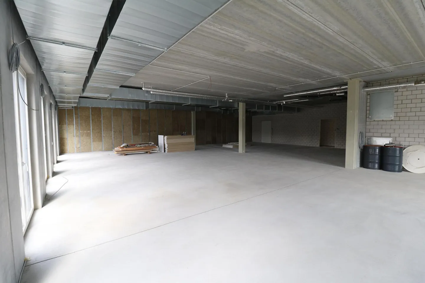 Espace commercial en état brut au stade de football de Schaffhouse - Photo 4 sur 13