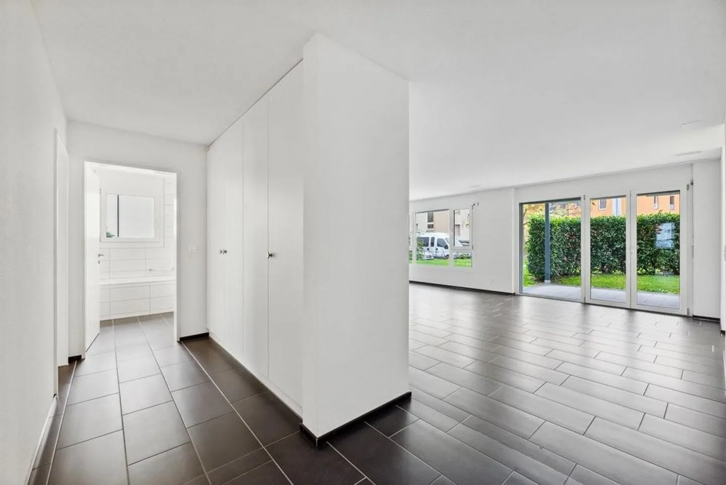 Moderne Wohnung mit Garten - Foto 3 von 11