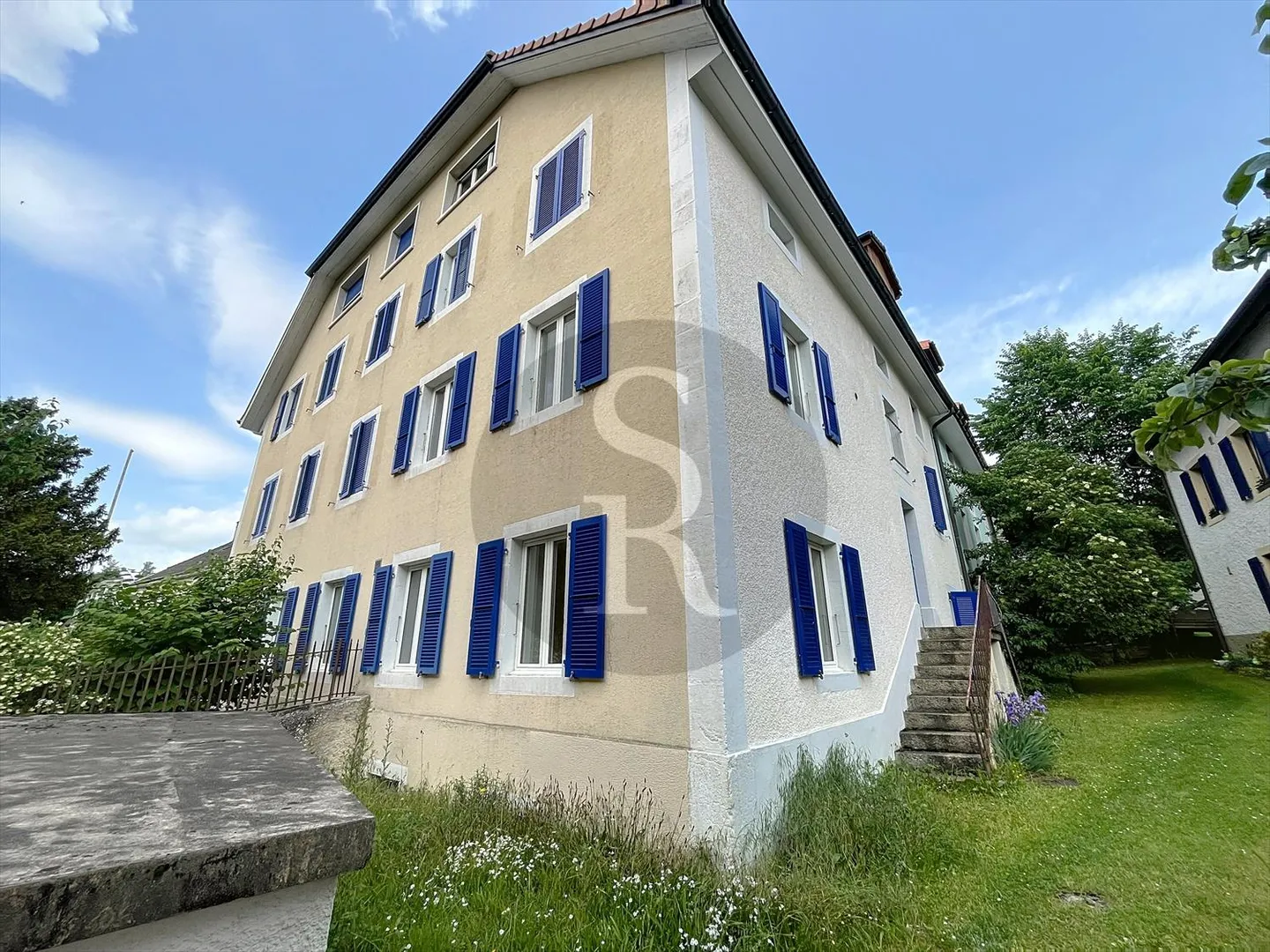 Immeuble résidentiel - Photo 2 sur 5