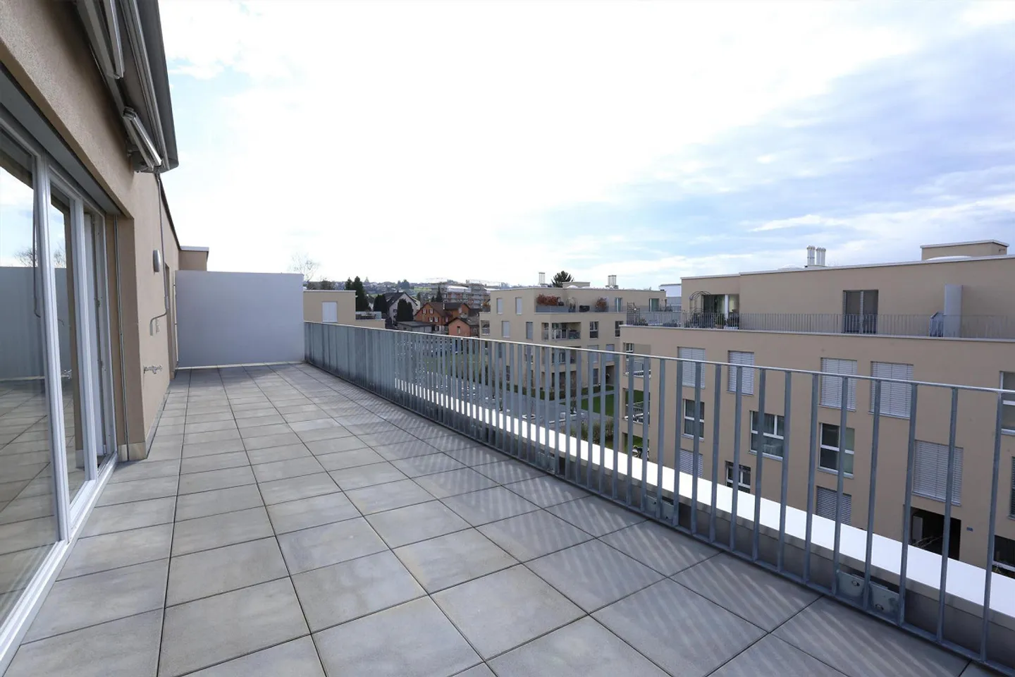 Modernes Apartment mit Terrasse - Foto 8 von 11