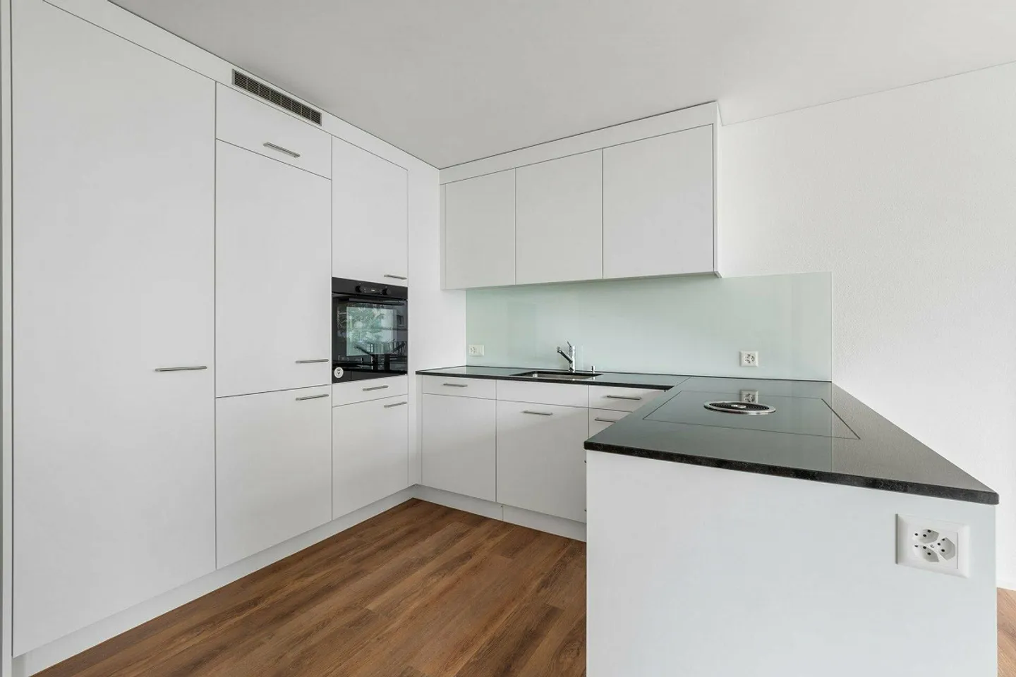 Vivre dans un bâtiment moderne inondé de lumière - Photo 3 sur 7