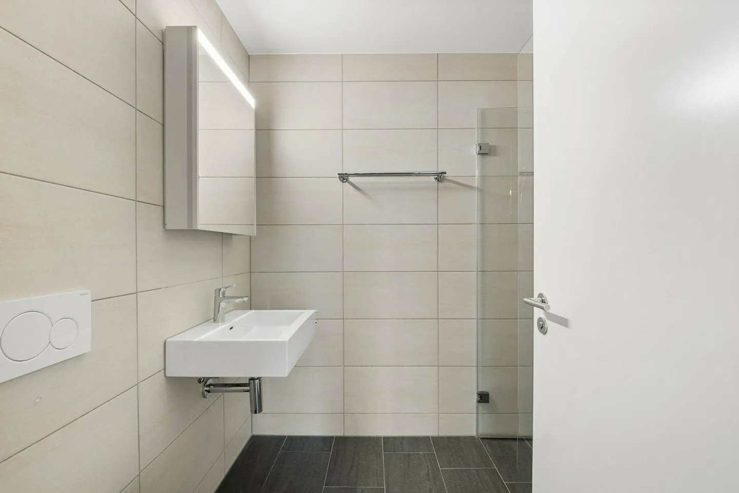 Vivre dans un bâtiment moderne inondé de lumière - Photo 4 sur 7