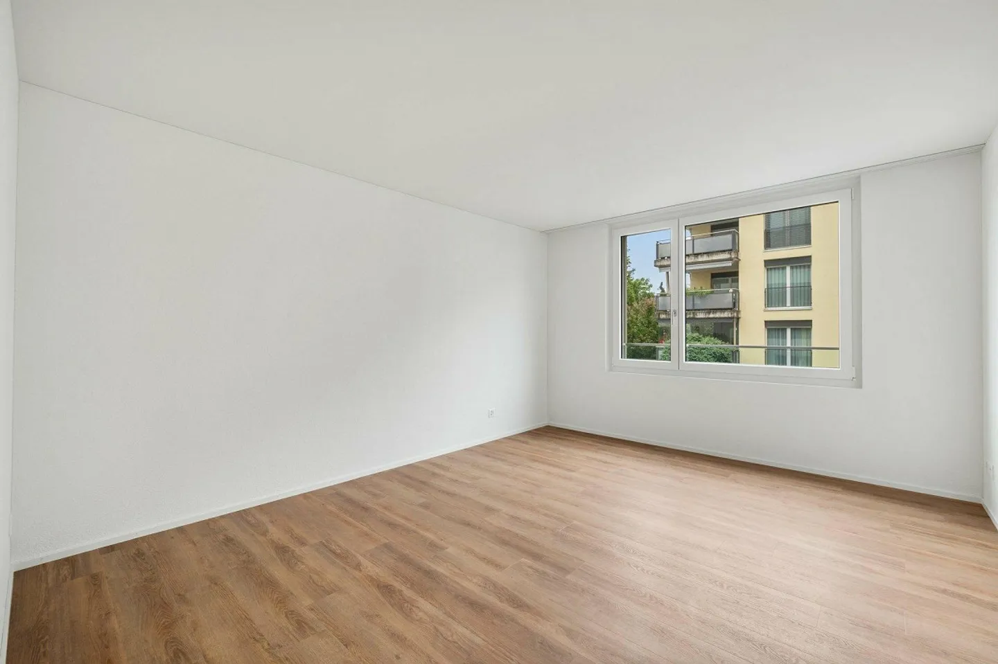 Vivre dans un bâtiment moderne inondé de lumière - Photo 6 sur 7